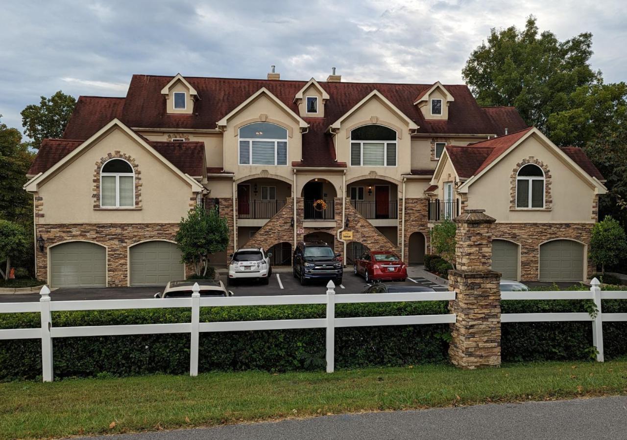 Relaxing Condo On The River - New Air Hockey Table Pigeon Forge Exterior photo