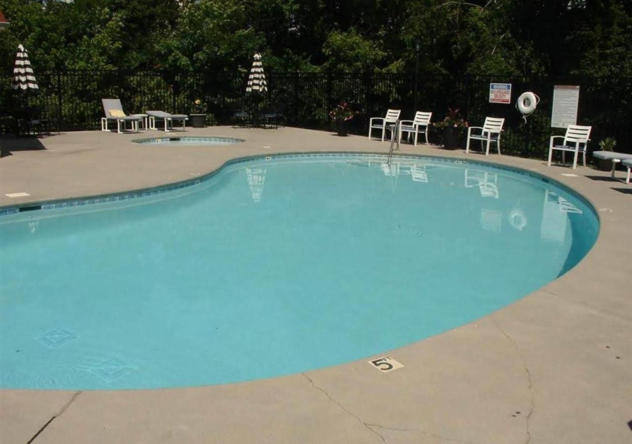 Relaxing Condo On The River - New Air Hockey Table Pigeon Forge Exterior photo